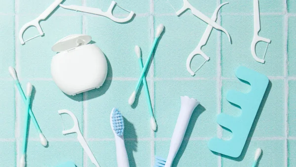 ¿Hilo dental o irrigador bucal?: expertos explican el más eficaz