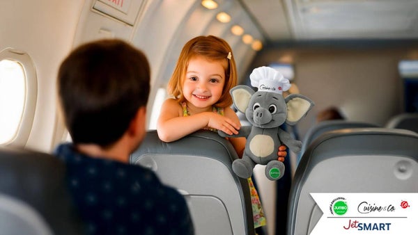 JetSmart y Jumbo sorprendieron a los pasajeros del vuelo Bogotá-Cali con una experiencia única en el aire