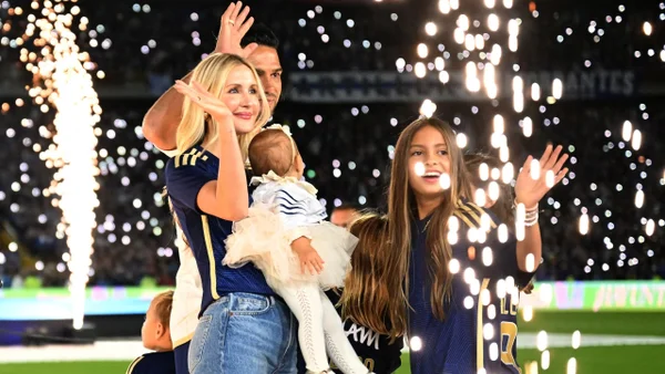 Lorelei Tarón, esposa de Falcao, respaldó al ‘Tigre’ y se quejó de polémico gol de Santa Fe Lorelei Tarón, esposa de Falcao, respaldó al ‘Tigre’ y se quejó de polémico gol de Santa Fe