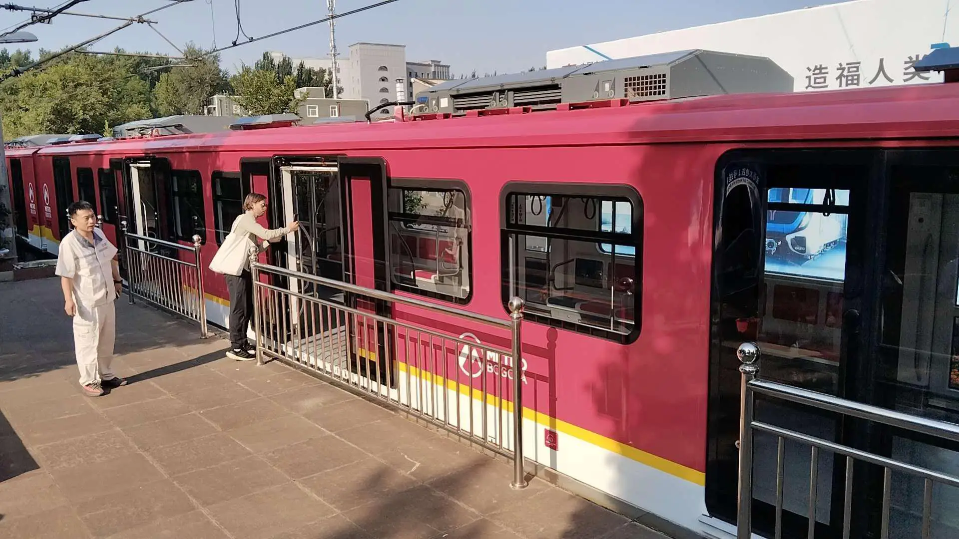 Alcalde Galán habló sobre la entrega de los primeros trenes del Metro de Bogotá 3