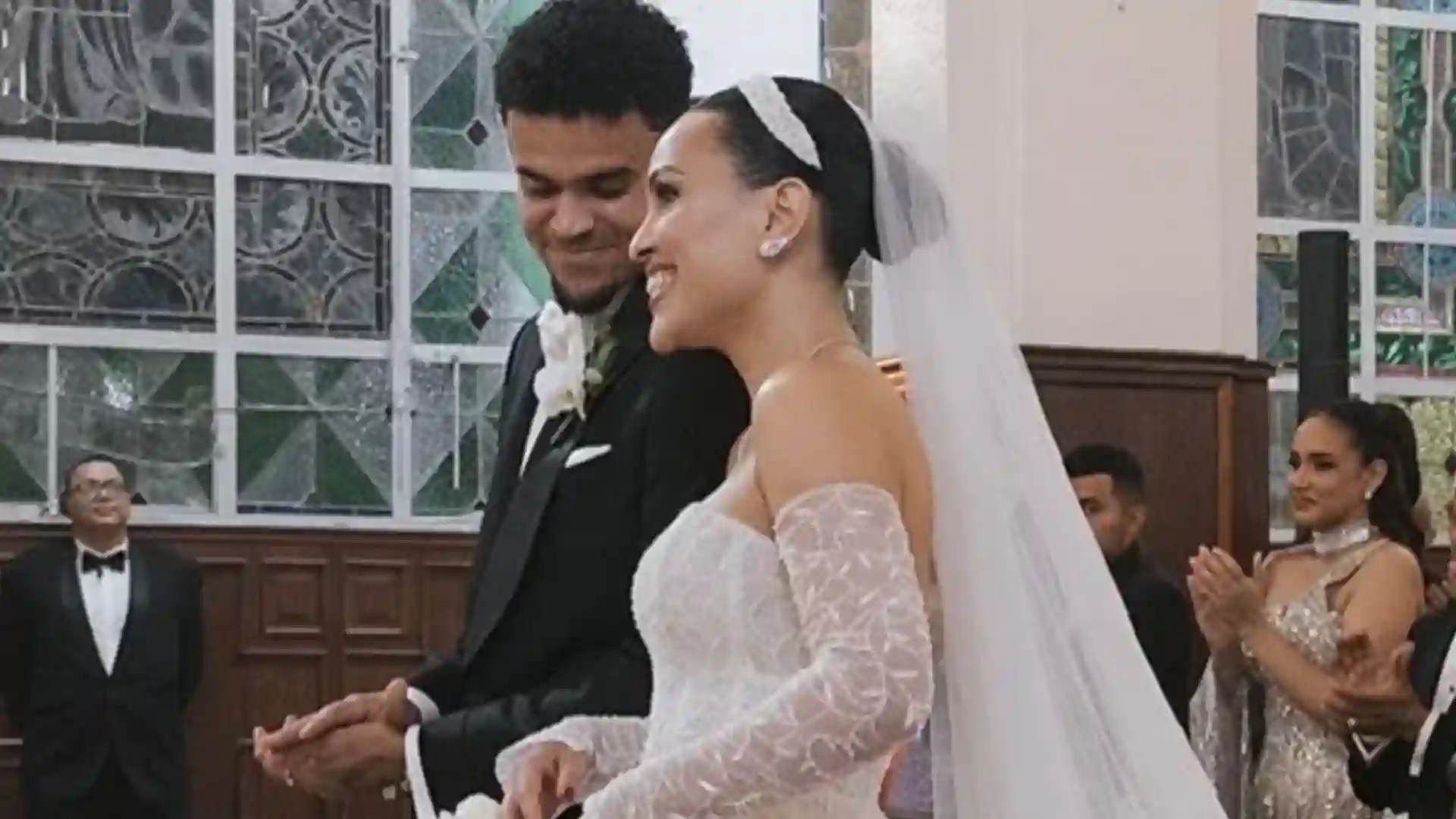 matrimonio-luis-diaz-luna-de-miel Luis Díaz y su esposa disfrutan de la luna de miel.