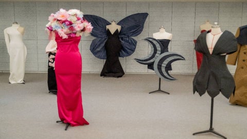 DISEÑADORA COLOMBIANA REDEFINE EL LUJO EN PARÍS