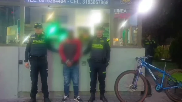 Ladrón fue sorprendido cuando escondía una bicicleta robada: así lo capturaron Ladrón fue sorprendido cuando escondía una bicicleta robada: así lo capturaron