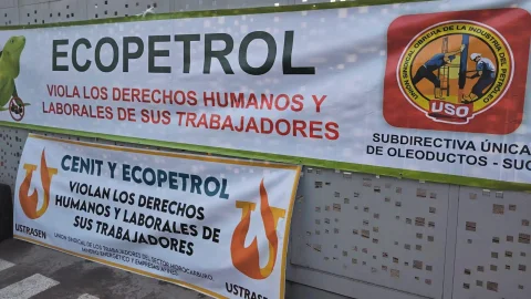 Protestan trabajadores de Cenit, filial de Ecopetrol.