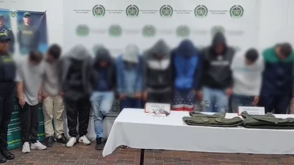 Policía impidió robo de millonaria mercancía en Bogotá: hubo balacera y un herido Policía impidió robo de millonaria mercancía en Bogotá: hubo balacera y un herido