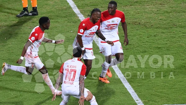 Jugador de Santa Fe tuvo picante cruce con Washington Aguerre tras el pitazo final ante Medellín