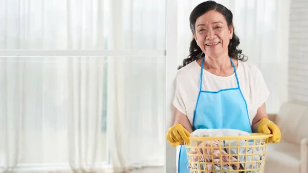 Empleadas domésticas en Colombia: lo que deben descontarle para salud y pensión con nueva ley Empleadas domésticas en Colombia: lo que deben descontarle para salud y pensión con nueva ley