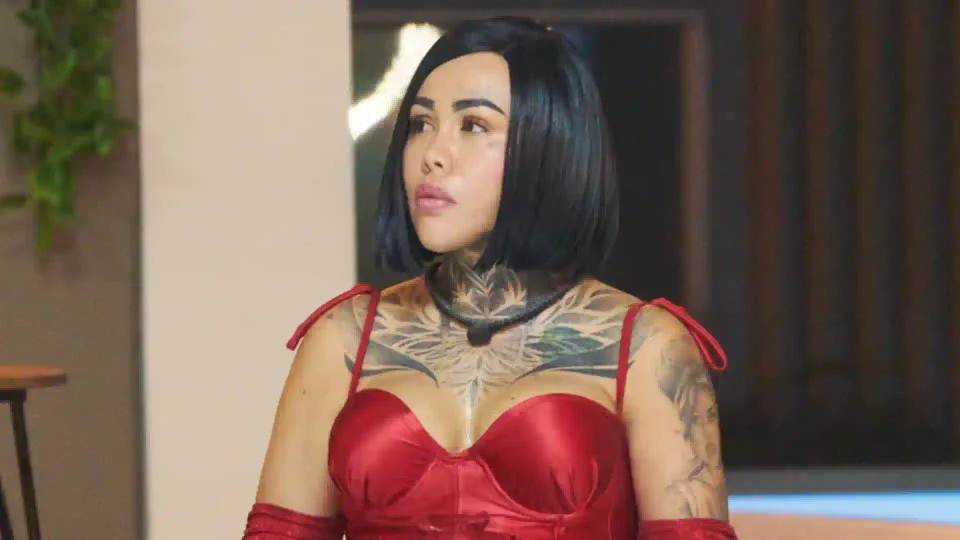 Yina Calderón fue vista besándose con hombre en bar.