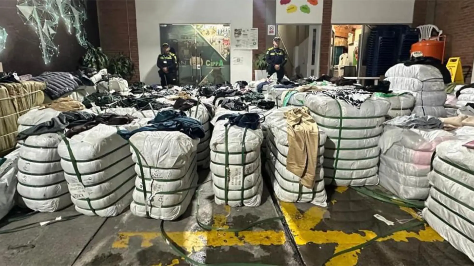 Millonaria carga de mercancía ilegal en Bogotá Millonaria carga de mercancía ilegal en Bogotá