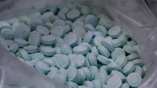 Detienen a dos hombres con 200.000 pastillas de fentanilo en autobús en México