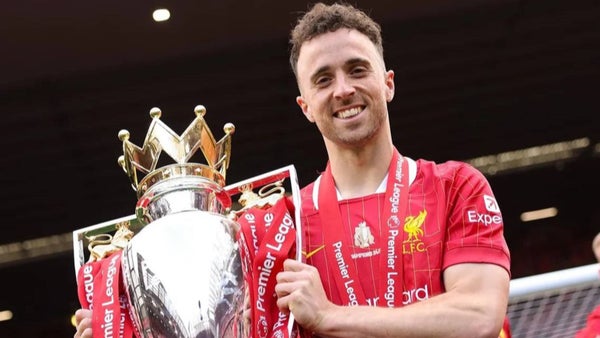 Para la eternidad: esta fue la última foto que se tomó Diogo Jota junto a sus tres hijos en una cancha de fútbol