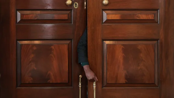 Exembajadores advierten que Petro estaría llevando a Colombia al aislamiento internacional: ¿qué pasaría?