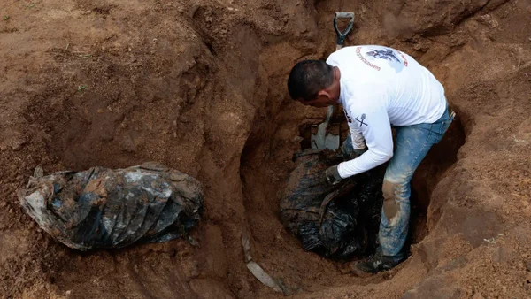 Atroz hallazgo en Jalisco, México: cadáveres de desaparecidos en 12 bolsas plásticas