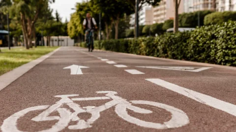 Velocidad máxima en ciclorrutas de Bogotá para bicicletas y patinetas eléctricas