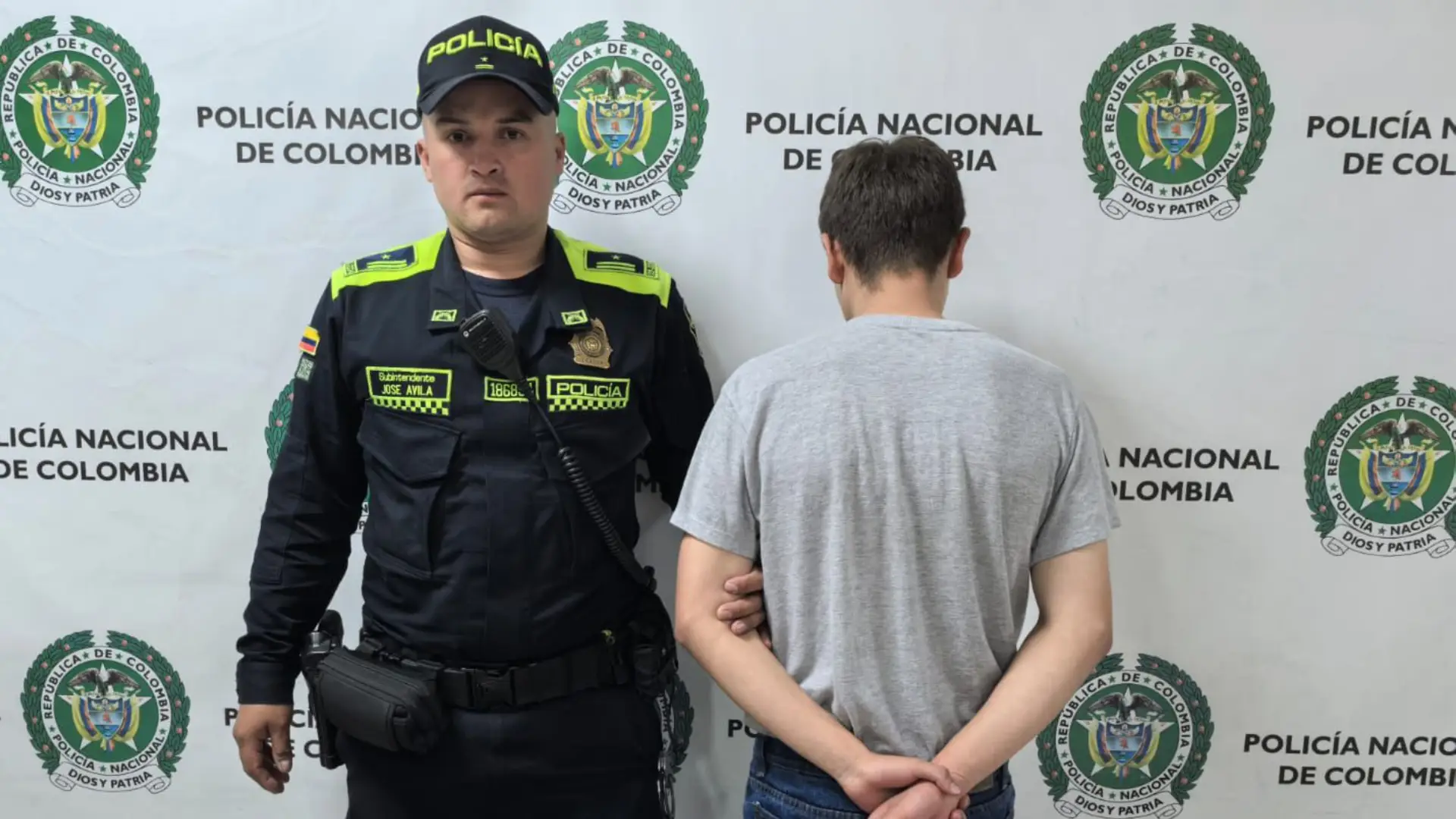 adolescente-arma-bogota Adolescente sacó un arma y le robó el vehículo a conductor de app.