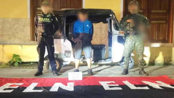 Capturan a hombre ‘con las manos en la masa’ mientras instalaba una bandera del ELN