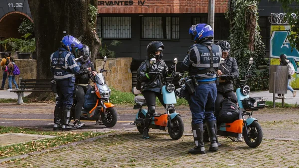 ¿De cuánto es la multa por andar en motos eléctricas por las ciclorrutas en Bogotá?