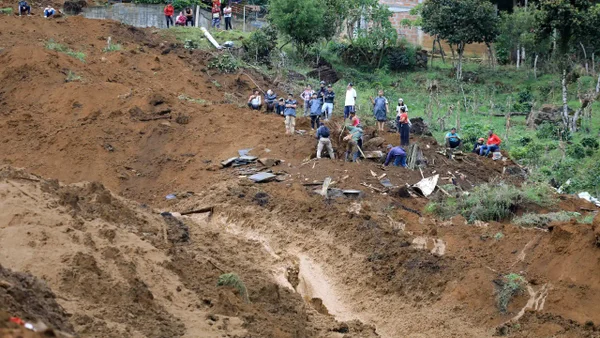 Tragedia en Bello: búsqueda de dos desaparecidos continúa tras el deslizamiento que dejó 25 muertos Tragedia en Bello: búsqueda de dos desaparecidos continúa tras el deslizamiento que dejó 25 muertos
