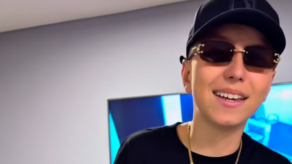 ¿Cris Valencia ya tiene nueva novia? Viral foto desató los rumores ¿Cris Valencia ya tiene nueva novia? Viral foto desató los rumores