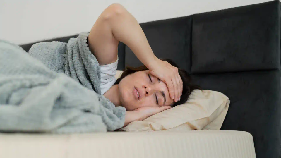 ¿Por qué hay personas que sudan al dormir?