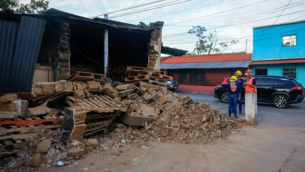 Tres fuertes sismos sacudieron gran parte de Guatemala y El Salvador