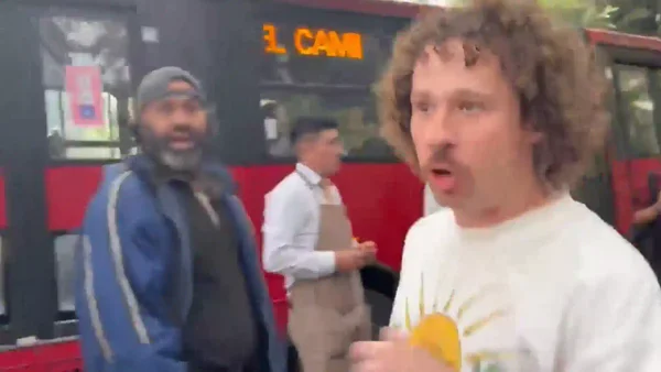 Luisito Comunica fue atacado en marcha en Ciudad de México: se vio obligado a escapar