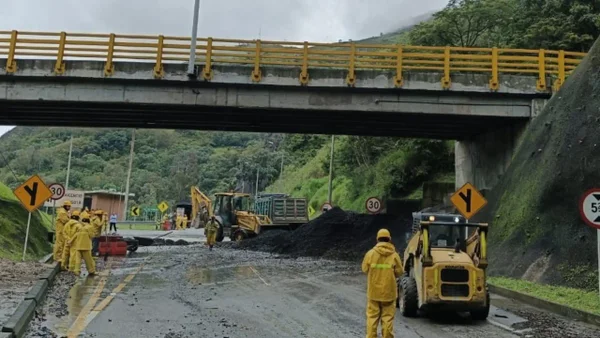 Caos en la vía al Llano: habilitan paso intermitente en algunos puntos de la carretera