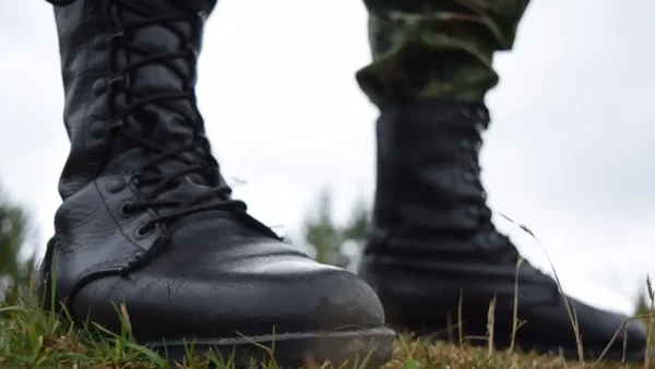 Investigan la extraña muerte de un soldado en una garita de la base militar de Cali