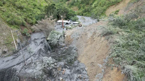 Emergencia en Quetame: damnificados, casas al borde del abismo, falta de alimentos y medicamentos