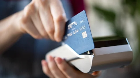 Edad mínima para obtener una tarjeta de crédito