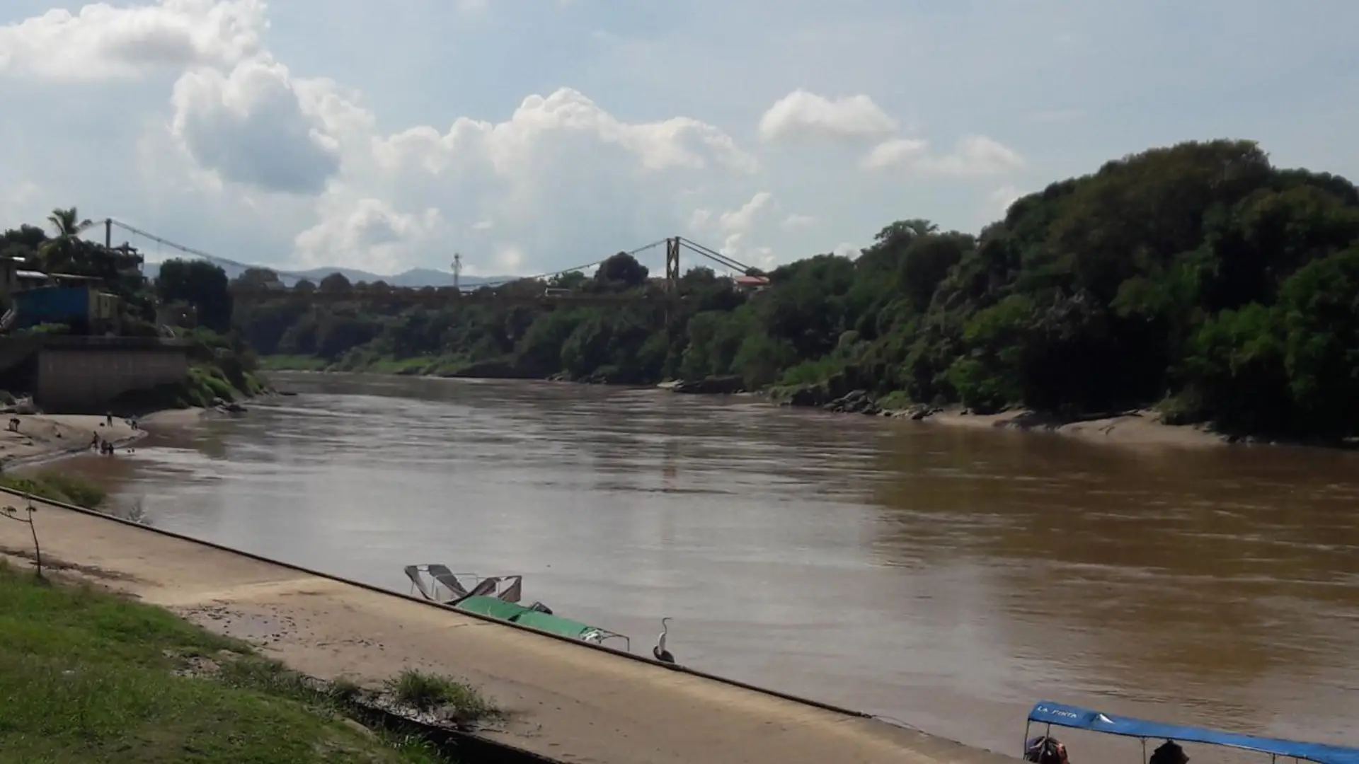 Tres subtenientes desaparecidos en el río Magdalena durante entrenamiento militar #Ampliación | Durante maniobras para el curso de lanceros, tres subtenientes desaparecieron en el río Magdalena hacia el medio día de este lunes. En el lugar se desplegó un equipo de búsqueda y buzos de la Armada Nacional para encontrar a los militares. #Ampliación | Durante maniobras para el curso de lanceros, tres subtenientes desaparecieron en el río Magdalena hacia el medio día de este lunes. En el lugar se desplegó un equipo de búsqueda y buzos de la Armada Nacional para encontrar a los militares. Tres subtenientes desaparecidos en el río Magdalena durante entrenamiento militar