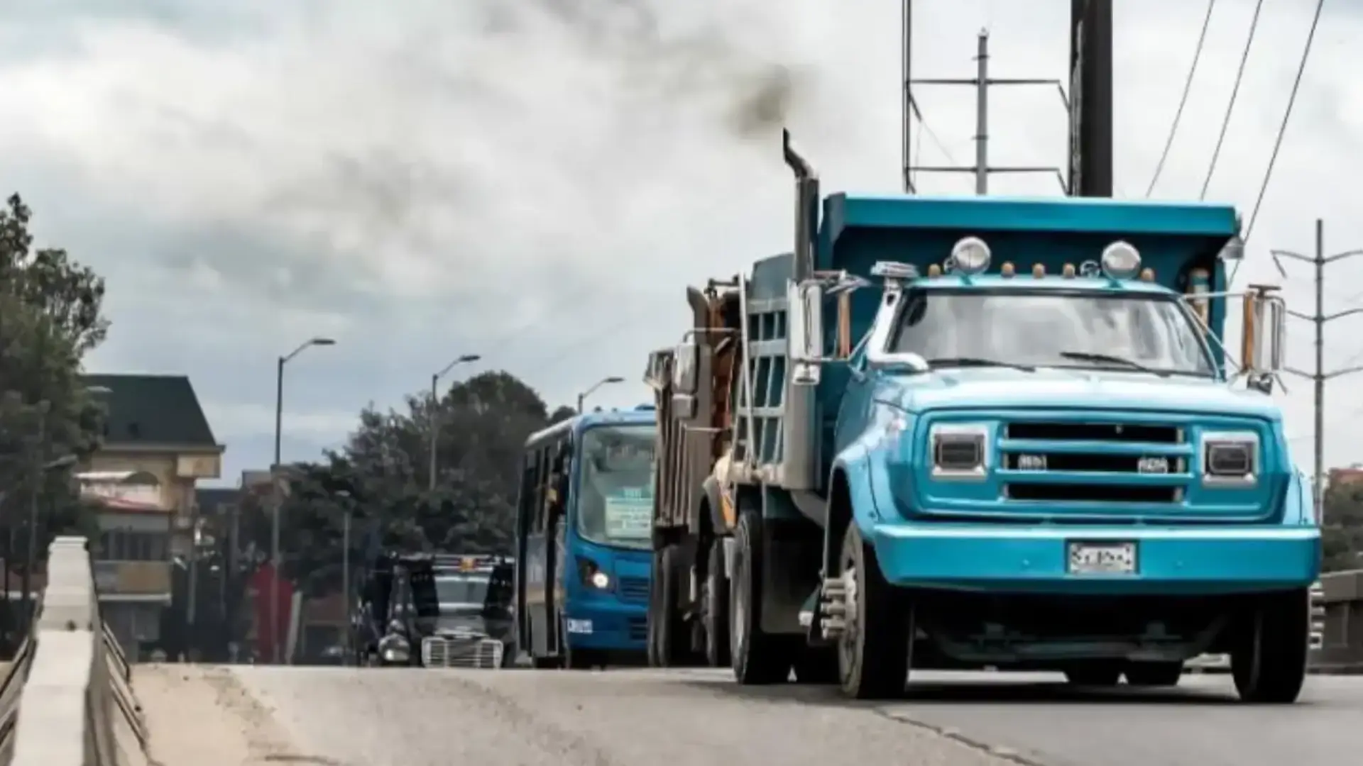 Bogotá abrió inscripciones el fondo que busca renovar camiones contaminantes