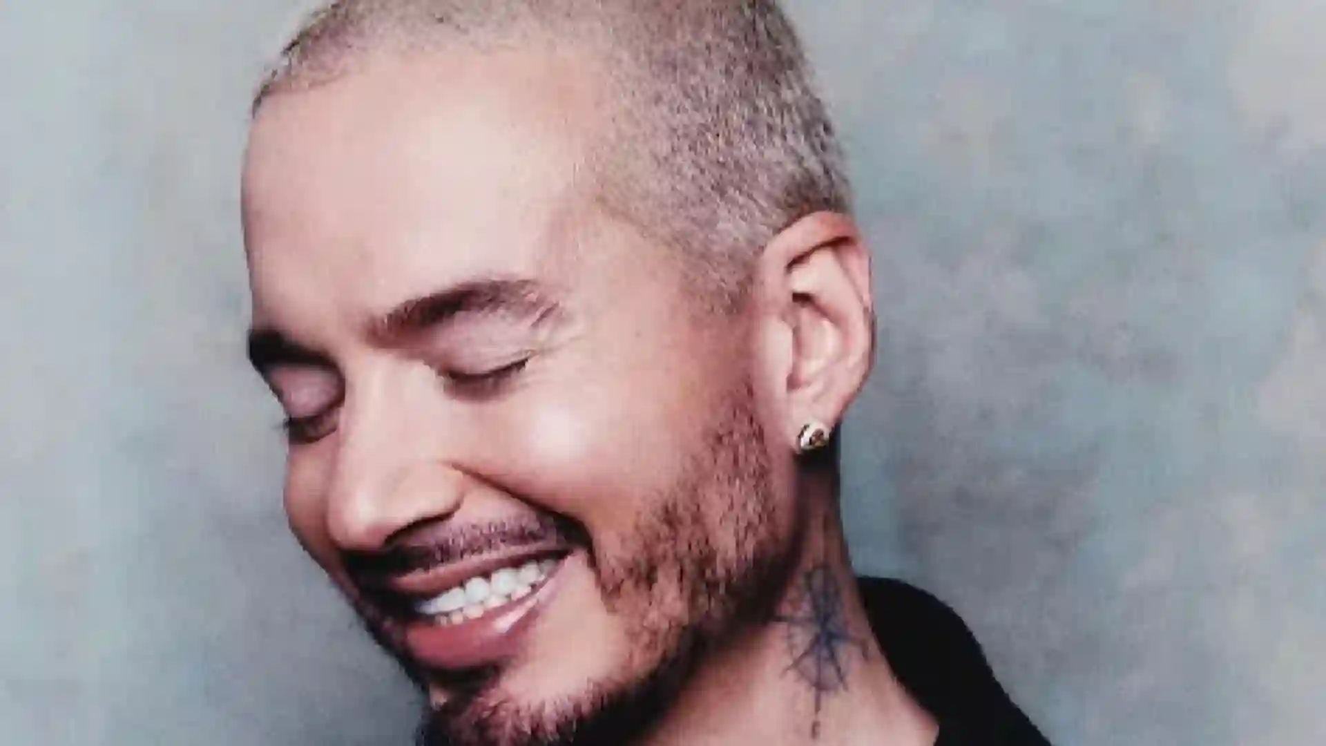 J Balvin disfrazado de artista callejero en Nueva York