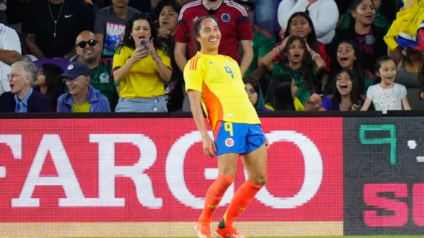 Mayra Ramírez marcó espléndido golazo que le dio vida a Colombia en la Copa América Femenina Mayra Ramírez marcó espléndido golazo que le dio vida a Colombia en la Copa América Femenina