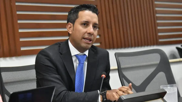 Julián López Tenorio es el nuevo presidente de la Cámara de Representantes Julián López Tenorio es el nuevo presidente de la Cámara de Representantes