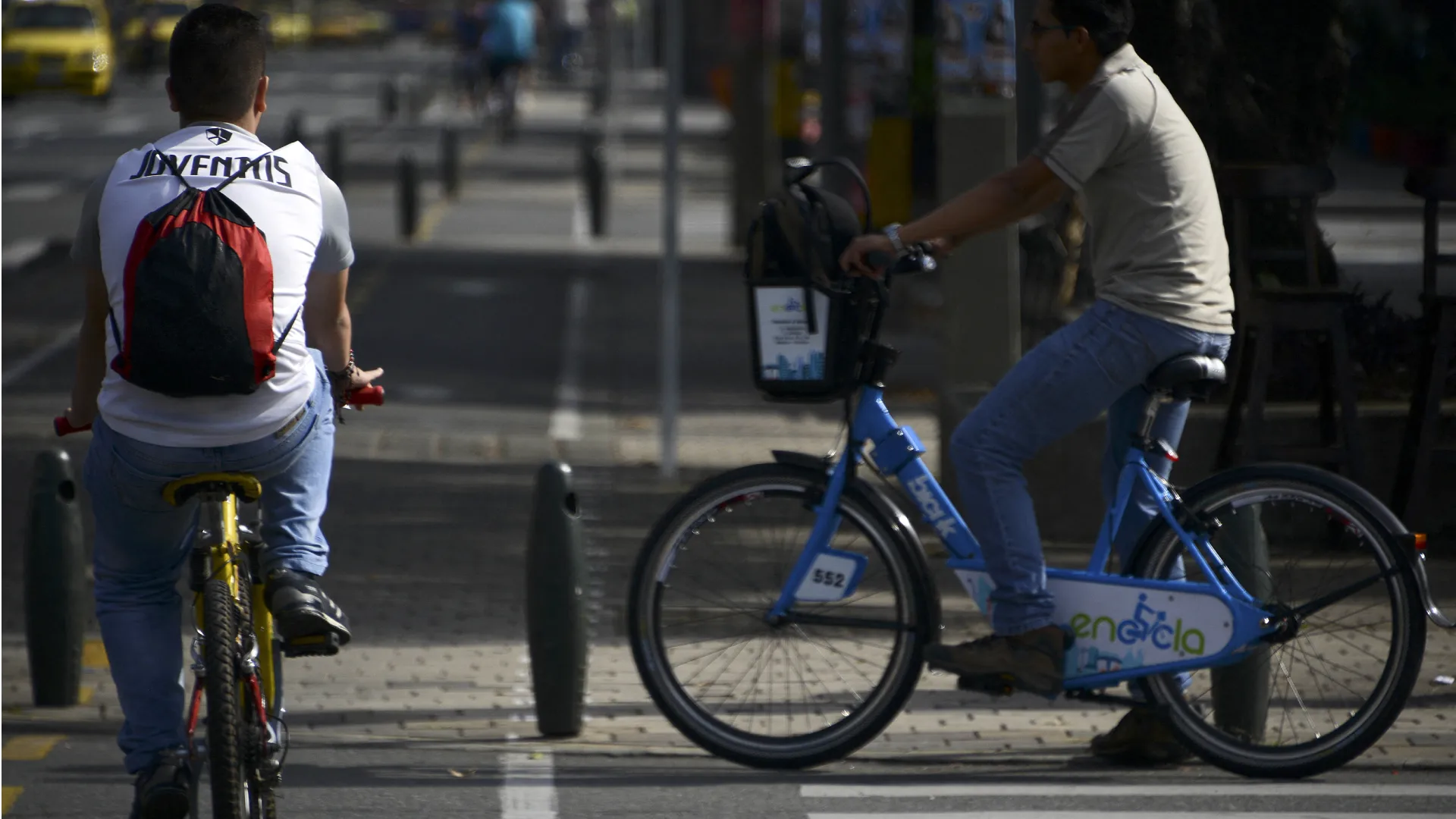 Multa por línea horizontal blanca