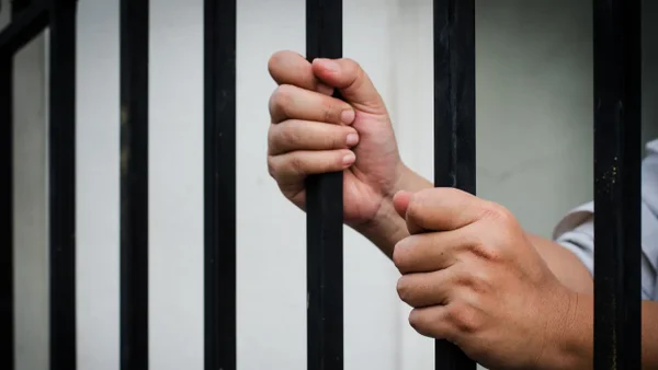 Sujeto asfixió y abusó sexualmente a su pareja sentimental: ahora irá a la cárcel