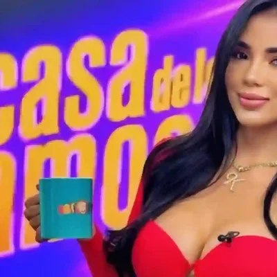 Karina García desató la locura con baile en un yate desde Cartagena