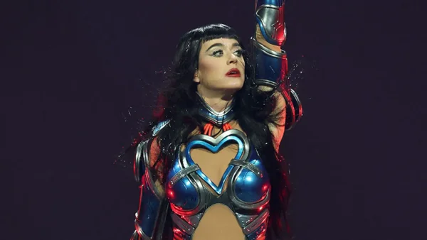 En VIDEO I Katy Perry sufre gran susto en su concierto por falla mecánica En VIDEO I Katy Perry sufre gran susto en su concierto por falla mecánica