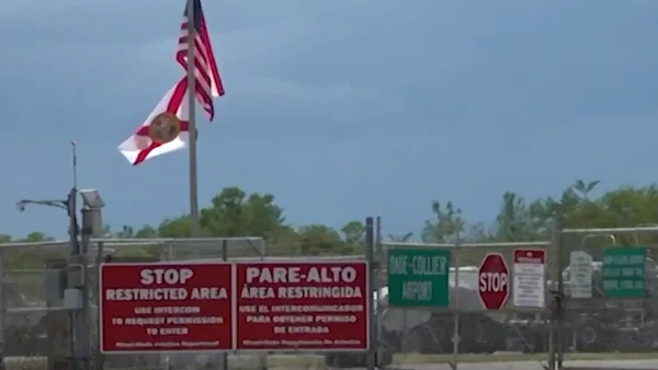 Denuncian condiciones inhumanas en el centro de detención migratorio Alligator Alcatraz Denuncian condiciones inhumanas en el centro de detención migratorio Alligator Alcatraz