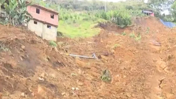 Denuncian venta de predios ilegales en la zona del derrumbe que dejó 26 muertos en Bello