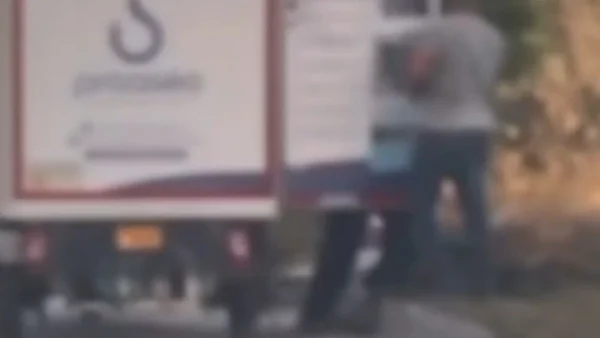 VIDEO | Empresa de aseo fue sorprendida arrojando basura en zona residencial de Barranquilla VIDEO | Empresa de aseo fue sorprendida arrojando basura en zona residencial de Barranquilla