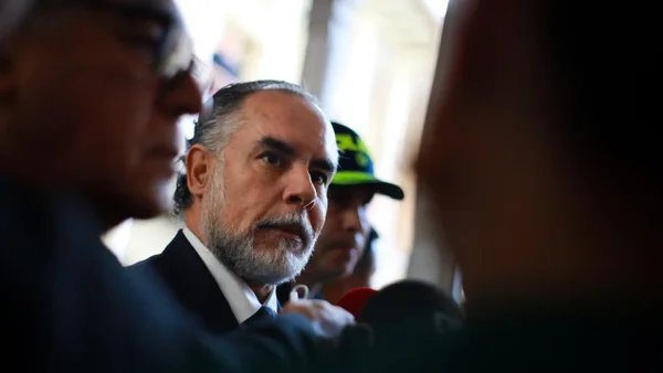 "Se pondría bien feo": Benedetti lanzó advertencia si no se resuelve disputa con Perú por isla Santa Rosa "Se pondría bien feo": Benedetti lanzó advertencia si no se resuelve disputa con Perú por isla Santa Rosa