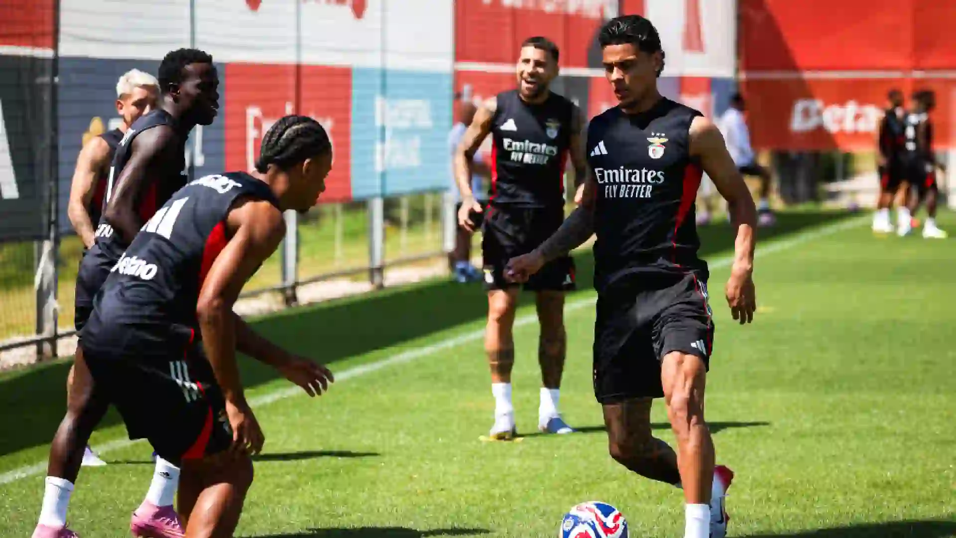 Richard Ríos entrenamiento con Benfica.