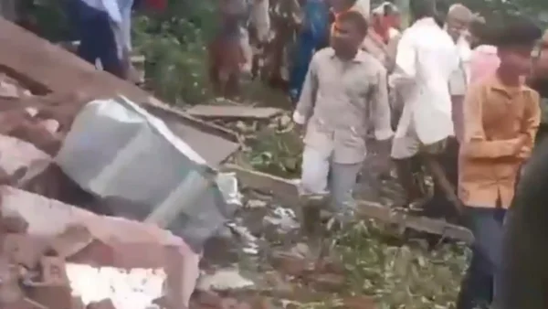 Siete niños murieron aplastados tras colapso del techo de una escuela por fuertes lluvias