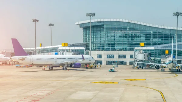 Aeropuerto Rafael Núñez en Cartagena restablece gradualmente sus operaciones Aeropuerto Rafael Núñez en Cartagena restablece gradualmente sus operaciones