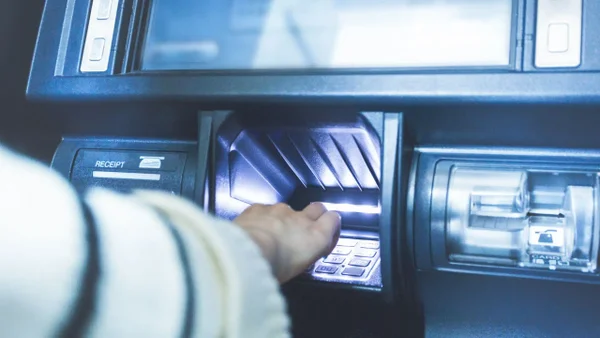 Cayó banda que alteraba cajeros automáticos para cometer hurtos: causaron pérdidas por más de $1.200 millones Cayó banda que alteraba cajeros automáticos para cometer hurtos: causaron pérdidas por más de $1.200 millones