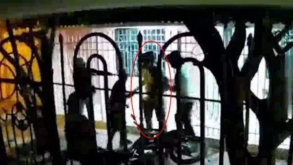 Video captó el violento robo en manada a un motociclista al que le disparan a quemarropa en Soledad Video captó el violento robo en manada a un motociclista al que le disparan a quemarropa en Soledad