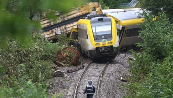 Descarrilamiento de tren en Alemania dejó 3 muertos y más de 30 heridos Descarrilamiento de tren en Alemania dejó 3 muertos y más de 30 heridos
