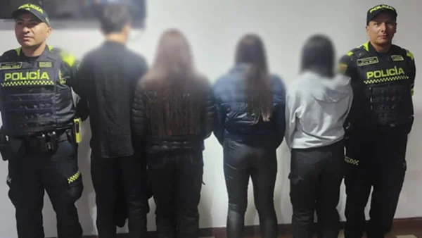 Cuatro adolescentes intentaron ingresar a una discoteca con documentos falsos y fueron capturados Cuatro adolescentes intentaron ingresar a una discoteca con documentos falsos y fueron capturados